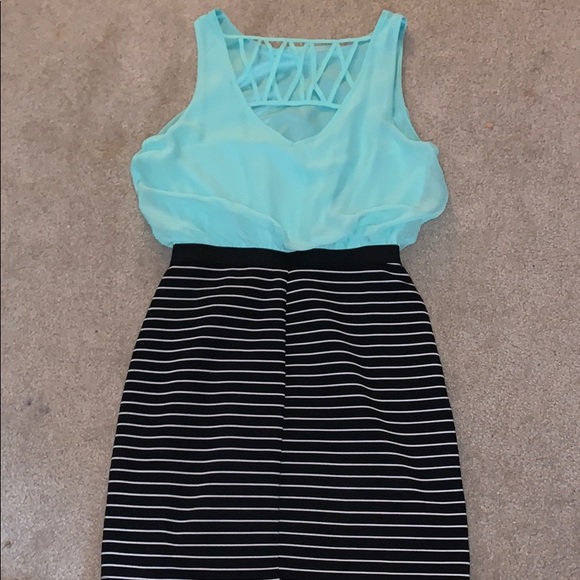 Pretty Form Fitting Dress - Picture 4 of 5